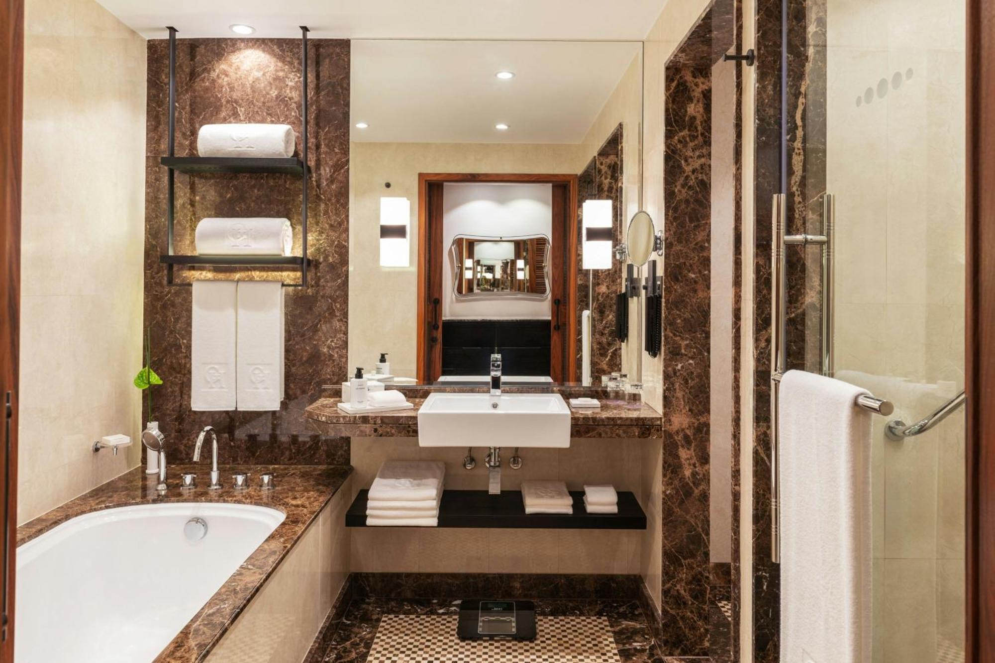 Deluxe Room, With Complimentary Resort Beach & Pool Access, Guest room, 1 King